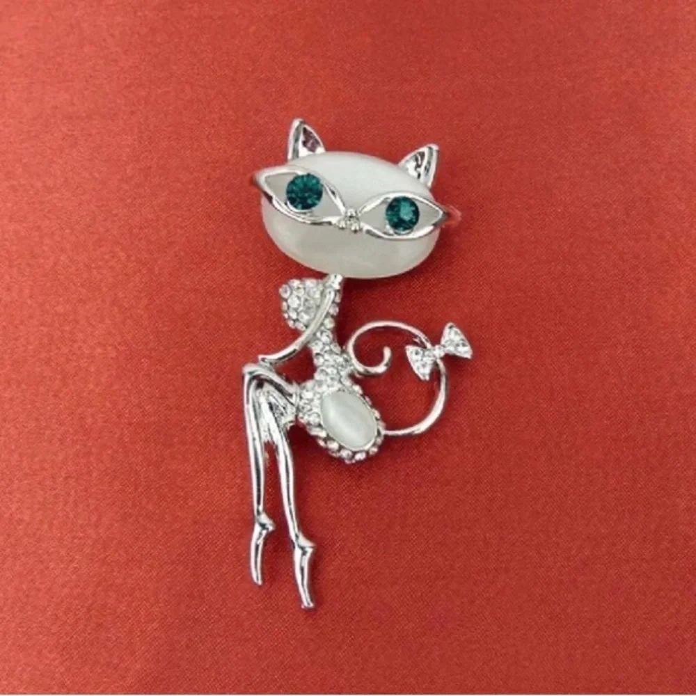 Opal And Rhinestone Sexy Cat Brooch - Picture 3 of 4
